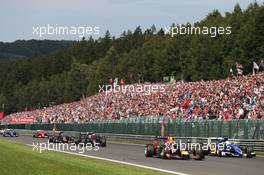 Daniil Kvyat (RUS) Red Bull Racing RB11 and Marcus Ericsson (SWE) Sauber C34 at the start of the race, 23.08.2015. Formula 1 World Championship, Rd 13, Belgian Grand Prix, Spa Francorchamps, Belgium, Race Day.