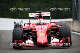 Sebastian Vettel (GER) Ferrari SF15-T heads to the pit late in the race with a puncture. 23.08.2015. Formula 1 World Championship, Rd 13, Belgian Grand Prix, Spa Francorchamps, Belgium, Race Day.