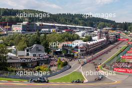 Lewis Hamilton (GBR) Mercedes AMG F1 W06 leads at the start of the race. 23.08.2015. Formula 1 World Championship, Rd 13, Belgian Grand Prix, Spa Francorchamps, Belgium, Race Day.