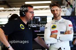 (L to R): Julien Simon-Chautemps (FRA) Lotus F1 Team Race Engineer with Romain Grosjean (FRA) Lotus F1 Team. 22.08.2015. Formula 1 World Championship, Rd 11, Belgian Grand Prix, Spa Francorchamps, Belgium, Qualifying Day.