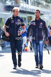 Daniel Ricciardo (AUS) Red Bull Racing Stuart Smith (AUS) Red Bull Racing Physio. 23.08.2015. Formula 1 World Championship, Rd 13, Belgian Grand Prix, Spa Francorchamps, Belgium, Race Day.