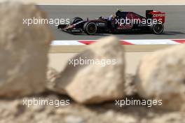 Carlos Sainz (ESP), Scuderia Toro Rosso  17.04.2015. Formula 1 World Championship, Rd 4, Bahrain Grand Prix, Sakhir, Bahrain, Practice Day