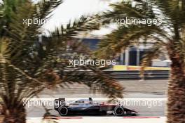 Fernando Alonso (ESP) McLaren MP4-30. 17.04.2015. Formula 1 World Championship, Rd 4, Bahrain Grand Prix, Sakhir, Bahrain, Practice Day