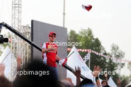 Sebastian Vettel (GER) Ferrari with the fans. 17.04.2015. Formula 1 World Championship, Rd 4, Bahrain Grand Prix, Sakhir, Bahrain, Practice Day