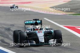 Lewis Hamilton (GBR) Mercedes AMG F1 W06. 17.04.2015. Formula 1 World Championship, Rd 4, Bahrain Grand Prix, Sakhir, Bahrain, Practice Day