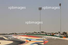 Lewis Hamilton (GBR), Mercedes AMG F1 Team  17.04.2015. Formula 1 World Championship, Rd 4, Bahrain Grand Prix, Sakhir, Bahrain, Practice Day