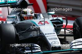 Lewis Hamilton (GBR) Mercedes AMG F1 W06. 17.04.2015. Formula 1 World Championship, Rd 4, Bahrain Grand Prix, Sakhir, Bahrain, Practice Day