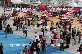Fans' area. 17.04.2015. Formula 1 World Championship, Rd 4, Bahrain Grand Prix, Sakhir, Bahrain, Practice Day