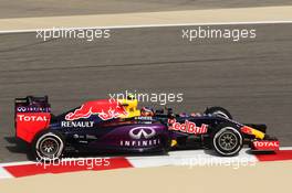 Daniil Kvyat (RUS) Red Bull Racing RB11. 17.04.2015. Formula 1 World Championship, Rd 4, Bahrain Grand Prix, Sakhir, Bahrain, Practice Day
