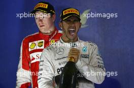Kimi Raikkonen (FIN) Ferrari and Lewis Hamilton (GBR) Mercedes AMG F1. 19.04.2015. Formula 1 World Championship, Rd 4, Bahrain Grand Prix, Sakhir, Bahrain, Race Day.