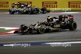 Pastor Maldonado (VEN), Lotus F1 Team and Romain Grosjean (FRA), Lotus F1 Team  19.04.2015. Formula 1 World Championship, Rd 4, Bahrain Grand Prix, Sakhir, Bahrain, Race Day.