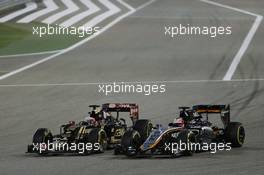 (L to R): Romain Grosjean (FRA) Lotus F1 E23 and Nico Hulkenberg (GER) Sahara Force India F1 VJM08 battle for position. 19.04.2015. Formula 1 World Championship, Rd 4, Bahrain Grand Prix, Sakhir, Bahrain, Race Day.