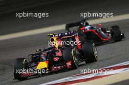 Daniil Kvyat (RUS) Red Bull Racing RB11. 19.04.2015. Formula 1 World Championship, Rd 4, Bahrain Grand Prix, Sakhir, Bahrain, Race Day.