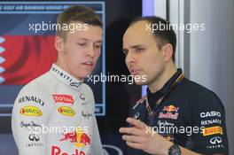 (L to R): Daniil Kvyat (RUS) Red Bull Racing with Gianpiero Lambiase (ITA) Red Bull Racing Engineer. 18.04.2015. Formula 1 World Championship, Rd 4, Bahrain Grand Prix, Sakhir, Bahrain, Qualifying Day.