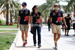 (L to R): Max Verstappen (NLD) Scuderia Toro Rosso with Tabatha Valles (ESP) Scuderia Toro Rosso Press Officer and Carlos Sainz Jr (ESP) Scuderia Toro Rosso. 18.04.2015. Formula 1 World Championship, Rd 4, Bahrain Grand Prix, Sakhir, Bahrain, Qualifying Day.