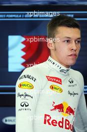 Daniil Kvyat (RUS) Red Bull Racing. 18.04.2015. Formula 1 World Championship, Rd 4, Bahrain Grand Prix, Sakhir, Bahrain, Qualifying Day.