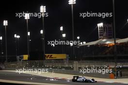 Valtteri Bottas (FIN) Williams FW37 sends sparks flying. 18.04.2015. Formula 1 World Championship, Rd 4, Bahrain Grand Prix, Sakhir, Bahrain, Qualifying Day.