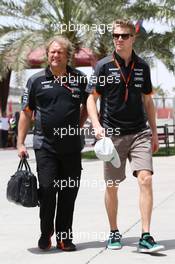 (L to R): Robert Fernley (GBR) Sahara Force India F1 Team Deputy Team Principal with Nico Hulkenberg (GER) Sahara Force India F1. 18.04.2015. Formula 1 World Championship, Rd 4, Bahrain Grand Prix, Sakhir, Bahrain, Qualifying Day.