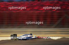 Fernando Alonso (ESP) McLaren MP4-30. 18.04.2015. Formula 1 World Championship, Rd 4, Bahrain Grand Prix, Sakhir, Bahrain, Qualifying Day.