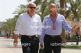 (L to R): David Richards (GBR) CEO Prodrive with Ron Dennis (GBR) McLaren Executive Chairman. 18.04.2015. Formula 1 World Championship, Rd 4, Bahrain Grand Prix, Sakhir, Bahrain, Qualifying Day.