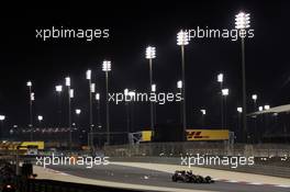 Romain Grosjean (FRA) Lotus F1 E23 sends sparks flying. 18.04.2015. Formula 1 World Championship, Rd 4, Bahrain Grand Prix, Sakhir, Bahrain, Qualifying Day.
