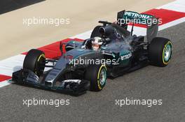 Lewis Hamilton (GBR) Mercedes AMG F1 W06. 18.04.2015. Formula 1 World Championship, Rd 4, Bahrain Grand Prix, Sakhir, Bahrain, Qualifying Day.