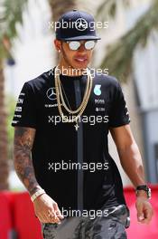 Lewis Hamilton (GBR) Mercedes AMG F1. 18.04.2015. Formula 1 World Championship, Rd 4, Bahrain Grand Prix, Sakhir, Bahrain, Qualifying Day.
