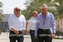 (L to R): David Richards (GBR) CEO Prodrive with Ron Dennis (GBR) McLaren Executive Chairman. 18.04.2015. Formula 1 World Championship, Rd 4, Bahrain Grand Prix, Sakhir, Bahrain, Qualifying Day.