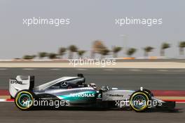 Lewis Hamilton (GBR) Mercedes AMG F1 W06. 18.04.2015. Formula 1 World Championship, Rd 4, Bahrain Grand Prix, Sakhir, Bahrain, Qualifying Day.