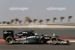 Sergio Perez (MEX) Sahara Force India F1 VJM08. 18.04.2015. Formula 1 World Championship, Rd 4, Bahrain Grand Prix, Sakhir, Bahrain, Qualifying Day.