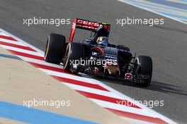Carlos Sainz (ESP), Scuderia Toro Rosso  18.04.2015. Formula 1 World Championship, Rd 4, Bahrain Grand Prix, Sakhir, Bahrain, Qualifying Day.