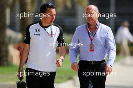 Ron Dennis (GBR) McLaren Executive Chairman (Right). 19.04.2015. Formula 1 World Championship, Rd 4, Bahrain Grand Prix, Sakhir, Bahrain, Race Day.