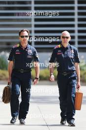 (L to R): Christian Horner (GBR) Red Bull Racing Team Principal with Adrian Newey (GBR) Red Bull Racing Chief Technical Officer. 19.04.2015. Formula 1 World Championship, Rd 4, Bahrain Grand Prix, Sakhir, Bahrain, Race Day.