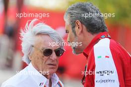 (L to R): Bernie Ecclestone (GBR) with Maurizio Arrivabene (ITA) Ferrari Team Principal. 19.04.2015. Formula 1 World Championship, Rd 4, Bahrain Grand Prix, Sakhir, Bahrain, Race Day.