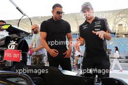 Jay Sean (GBR) Singer-songwriter and Rapper with Sergio Perez (MEX) Sahara Force India F1. 16.04.2015. Formula 1 World Championship, Rd 4, Bahrain Grand Prix, Sakhir, Bahrain, Preparation Day.