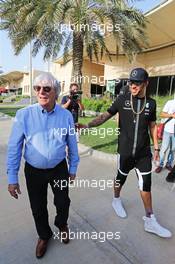 (L to R): Bernie Ecclestone (GBR) with Lewis Hamilton (GBR) Mercedes AMG F1. 16.04.2015. Formula 1 World Championship, Rd 4, Bahrain Grand Prix, Sakhir, Bahrain, Preparation Day.