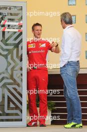 (L to R): James Allison (GBR) Ferrari Chassis Technical Director with Maurizio Arrivabene (ITA) Ferrari Team Principal. 16.04.2015. Formula 1 World Championship, Rd 4, Bahrain Grand Prix, Sakhir, Bahrain, Preparation Day.