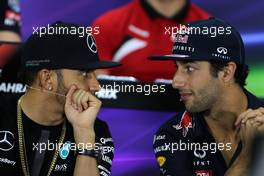 Lewis Hamilton (GBR), Mercedes AMG F1 Team and Daniel Ricciardo (AUS), Red Bull Racing  16.04.2015. Formula 1 World Championship, Rd 4, Bahrain Grand Prix, Sakhir, Bahrain, Preparation Day.