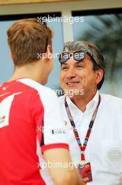 (L to R): Sebastian Vettel (GER) Ferrari with Pasquale Lattuneddu (ITA) of the FOM. 16.04.2015. Formula 1 World Championship, Rd 4, Bahrain Grand Prix, Sakhir, Bahrain, Preparation Day.