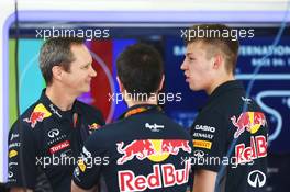 Paul Monaghan (GBR) Red Bull Racing Chief Engineer (Left) and Daniil Kvyat (RUS) Red Bull Racing (Right). 16.04.2015. Formula 1 World Championship, Rd 4, Bahrain Grand Prix, Sakhir, Bahrain, Preparation Day.