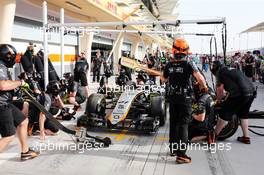Sahara Force India F1 Team practice pit stops. 16.04.2015. Formula 1 World Championship, Rd 4, Bahrain Grand Prix, Sakhir, Bahrain, Preparation Day.