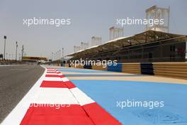 Track atmosphere 16.04.2015. Formula 1 World Championship, Rd 4, Bahrain Grand Prix, Sakhir, Bahrain, Preparation Day.