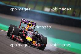 Daniil Kvyat (RUS) Red Bull Racing RB11 locks up under braking. 13.11.2015. Formula 1 World Championship, Rd 18, Brazilian Grand Prix, Sao Paulo, Brazil, Practice Day.