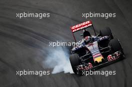 Max Verstappen (NLD) Scuderia Toro Rosso STR10 locks up under braking. 13.11.2015. Formula 1 World Championship, Rd 18, Brazilian Grand Prix, Sao Paulo, Brazil, Practice Day.