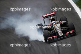 Romain Grosjean (FRA) Lotus F1 E23 locks up under braking.  13.11.2015. Formula 1 World Championship, Rd 18, Brazilian Grand Prix, Sao Paulo, Brazil, Practice Day.