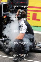 McLaren Mechanic with dry ice on the grid. 15.11.2015. Formula 1 World Championship, Rd 18, Brazilian Grand Prix, Sao Paulo, Brazil, Race Day.