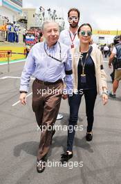 Jean Todt (FRA) FIA President with his wife Michelle Yeoh (MAL) on the grid. 15.11.2015. Formula 1 World Championship, Rd 18, Brazilian Grand Prix, Sao Paulo, Brazil, Race Day.