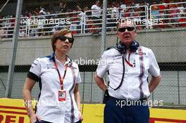 (L to R): Claire Williams (GBR) Williams Deputy Team Principal with Mike O'Driscoll (GBR) Williams Group CEO on the grid. 15.11.2015. Formula 1 World Championship, Rd 18, Brazilian Grand Prix, Sao Paulo, Brazil, Race Day.