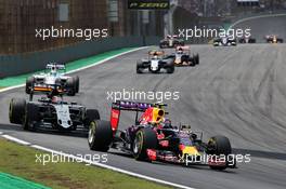 Daniil Kvyat (RUS) Red Bull Racing RB11. 15.11.2015. Formula 1 World Championship, Rd 18, Brazilian Grand Prix, Sao Paulo, Brazil, Race Day.