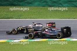 Romain Grosjean (FRA) Lotus F1 E23 and Jenson Button (GBR) McLaren MP4-30 battle for position. 15.11.2015. Formula 1 World Championship, Rd 18, Brazilian Grand Prix, Sao Paulo, Brazil, Race Day.